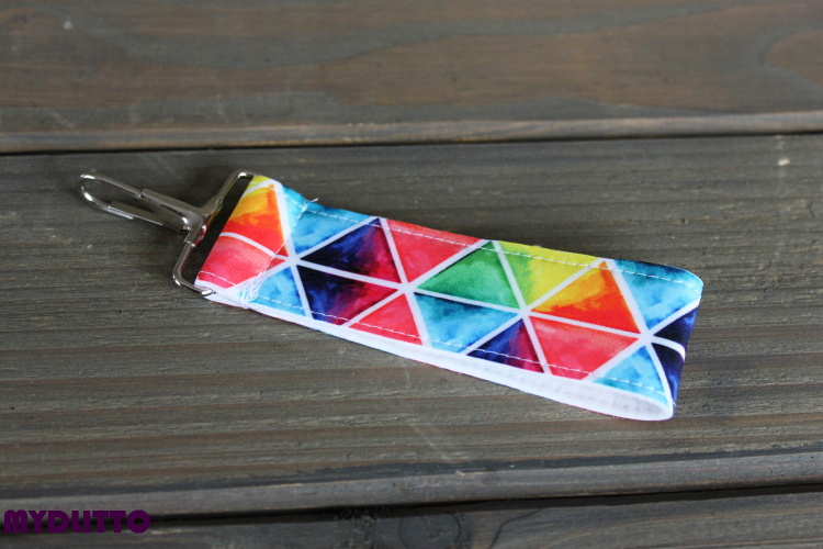 Klíčenka Mallonga - barevné trojúhelníky