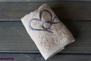 Vyšívaný ručník - nekonečná láska